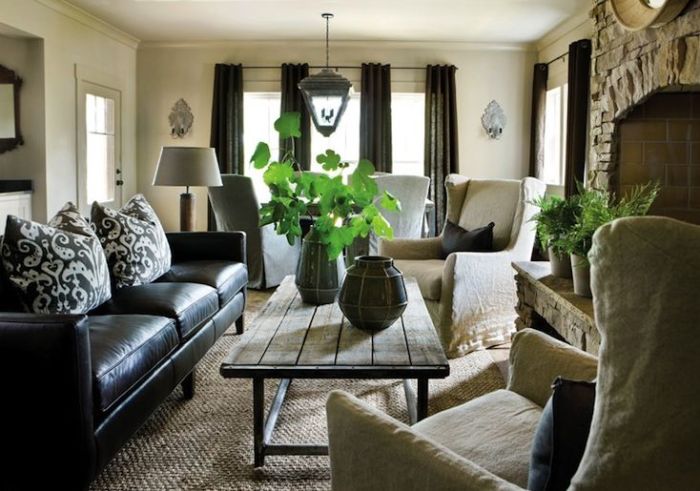 How to decorate living room with black furniture