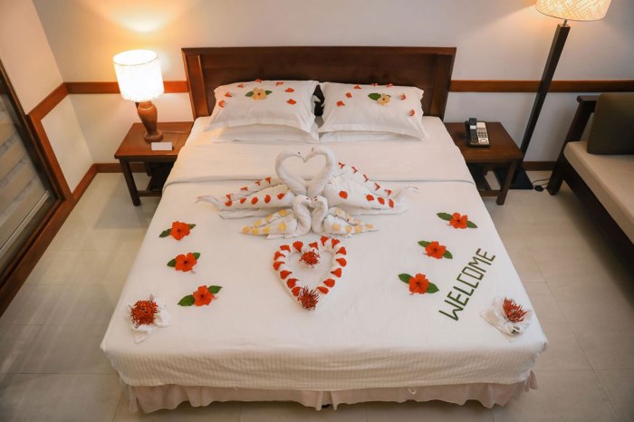 How to decorate hotel room for girlfriend