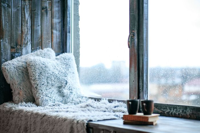 How to decorate a big window sill